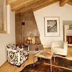 Hotel Firefly Luxury