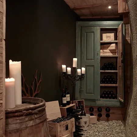 Отель Firefly Luxury 4*