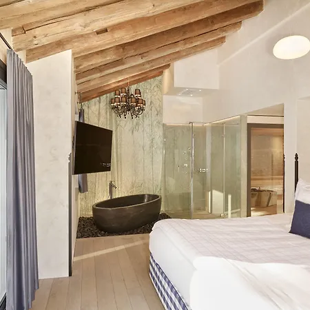 Firefly Luxury Szálloda 4*