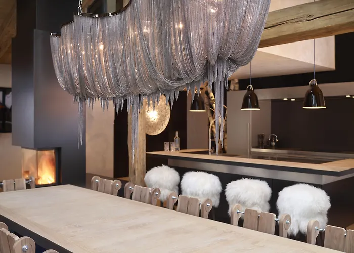 Отель Firefly Luxury 4*