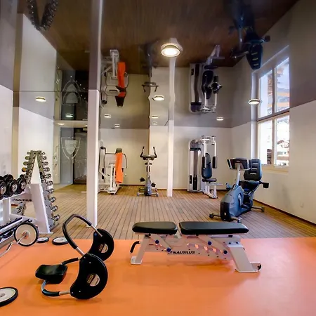 萤火虫豪华套房酒店 酒店